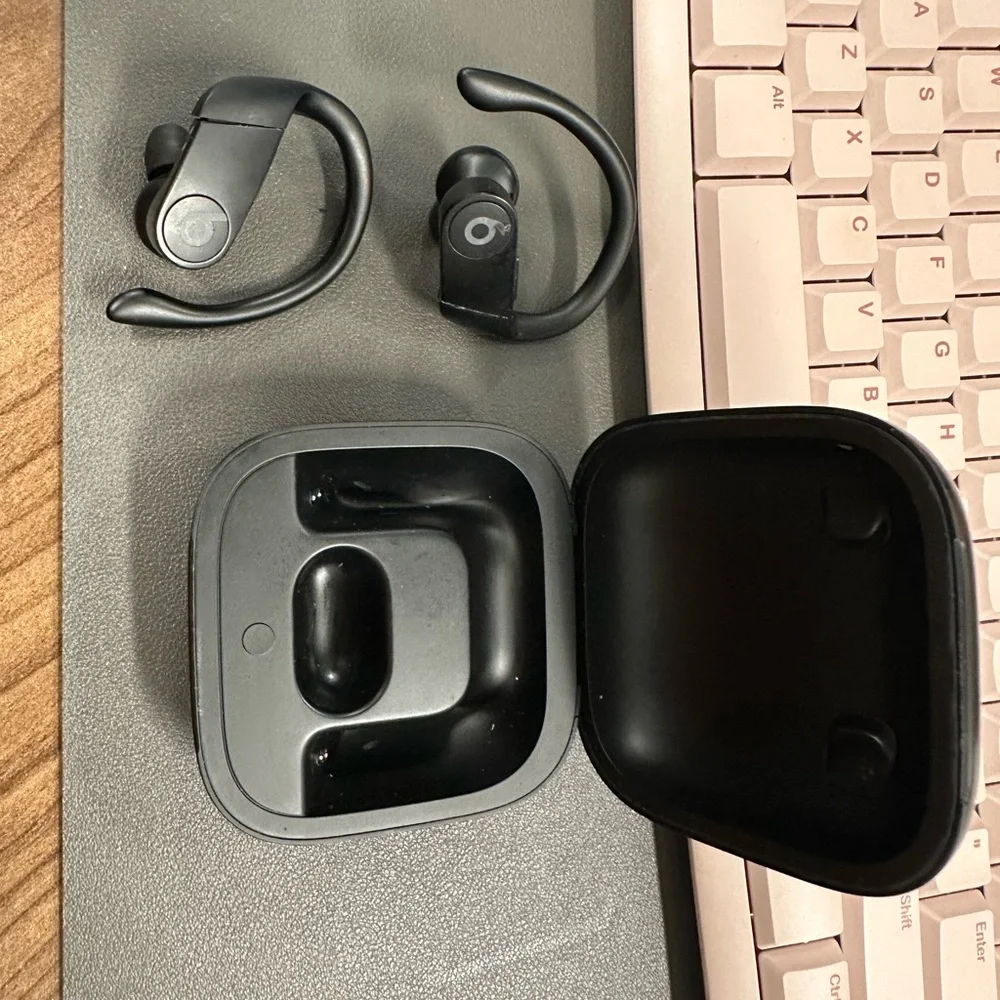 Beats by Dre Powerbeats Wireless Earbuds in Black with Charging Case - Picture 7 of 9